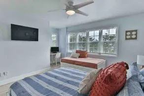 Adorable 2-bedroom vacation home with fireplace - Image 4