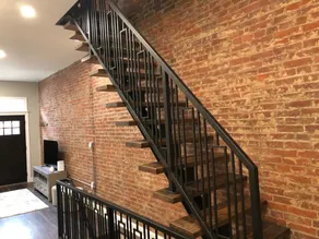THE STRIP DISTRICT ** NEWLY RENOVATED ROW-HOUSE** - Image 5