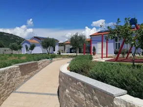 House with pool - Image 2