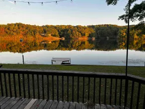 Beautiful Lakefront Hideaway. - Image 5