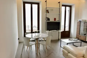 Stylish Lakefront House - Image 4