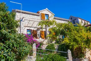 Traditional Dalmatian Home with BBQ & Garden - Image 2