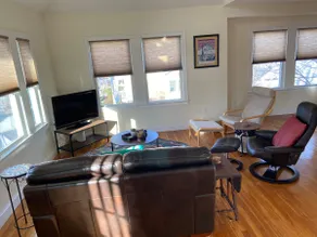 Sunny, new, spacious 2-BR condo, with parking - Image 5