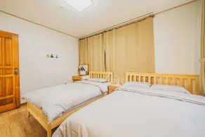 [2/Jeju Airport/Near Intercity Bus Terminal/Parking Facility Equipped] (4-5 people) B&B House 102 - Image 2