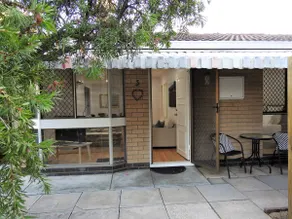 Modern Villa in Maylands + Parking + Wifi - Image 3