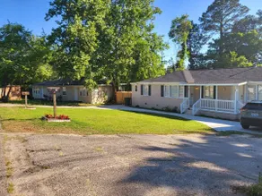 [20] New! 2 beds with private fenced backyard - Image 2