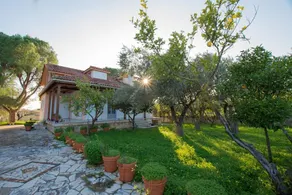 Ilenia's 3 Bedroom House With Private Pool - Image 3