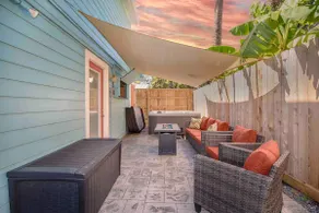 Hot Tub w/ TV, Walk to Beach, Near DT/UTMB! - Image 2