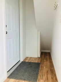 Spacious one-bedroom in quiet neighborhood - Image 4