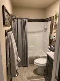 Cozy Farm Style 1 bedroom Apartment gated Parking - Image 5