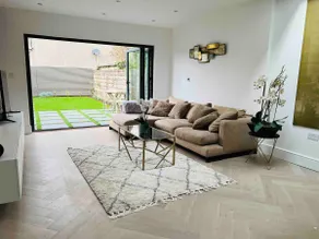 Architect Designed Town House Near Beach - Image 4