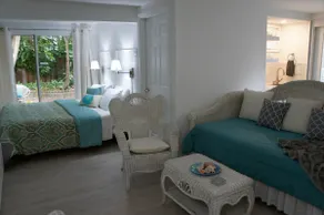 Beach & Town Posh Location! Jungle Paradise Studio - Image 3