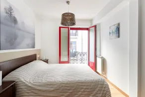 Comfortable and bright first floor in City Center. - Image 5