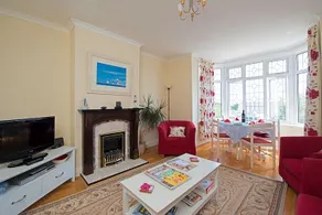 Spacious apartment close to beach - Image 3