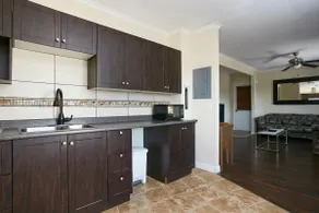 10 min to Downtown MTL | REM 5 min Walk | Parking - Image 2