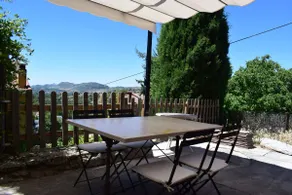 A guest house in the Sierra's natural setting - Image 3