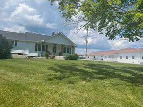 The R & A Farmhouse- Near Flat Lick Falls - Image 3