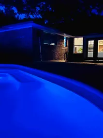 Full House, Fire Place, BBQ, Private Pool and Backayrd in a Prime Location - Image 5