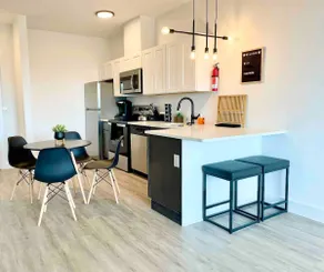 Stylish King 1BR Near MetLife & NYC - Image 4
