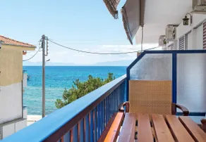 Seafront 2 bedrooms apartment - Image 2