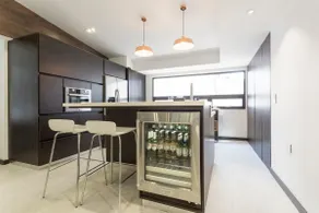 Lleras Park | 3br Lux PH | Balcony | AC | Best Wifi | - Image 4