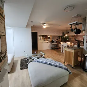 1- BR Business Suite, Sumas Mountain, Abbotsford. - Image 5
