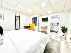 2BR Studio w/ King walk to Market St. - Image 2