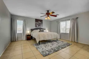Beautiful home on West Side Modern Clean Bright - Image 3