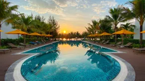 M VILLAS Seaside w 4 Bedrooms + Private Pool for 8 - Image 2