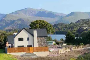 Arlyn, Padarn Lake Viewpoint in Snowdonia - Image 2