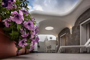 Luxury in the garden and Jacuzzi - Image 2