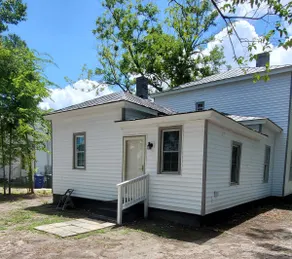 Historic feel Chestnut near ECU, Hospital & Uptown - Image 4