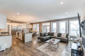 Luxury Executive Home | Self Check-in & Parking - Image 5