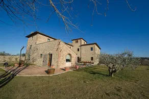 Unique view of the Tuscan countryside with swimming pool - Image 5