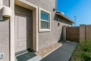 Private apartment, self check-in, driveway parking - Image 3