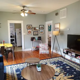 Bright and Happy Bungalow - Image 5