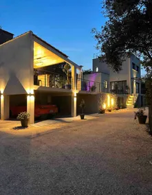 Contemporary house / View / river 5 min walk - Image 2