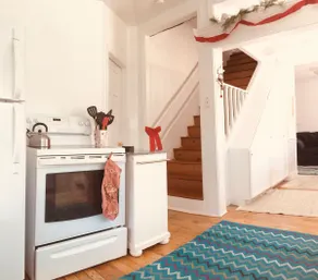 ”Sea Breeze” Historic Comfortable Retreat - Image 2