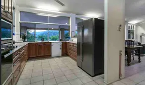 Cairns 4 bedroom home with stunning mountain view - Image 5