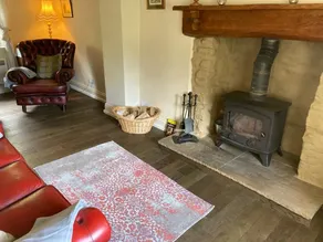 The Old Farmhouse\n3 bed det cottage Hot Tub, Dog/cat friendly  onsite fishing - Image 3