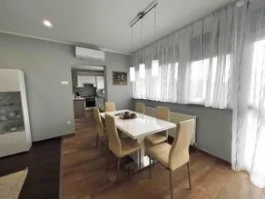 Modern two bedroom flat with balcony - Image 4