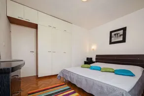 Apartment in peaceful part of island Brač (3 beds) - Image 4