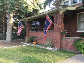 Carriage house in historic downtown - Image 4