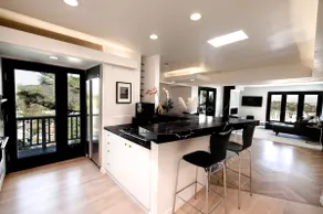 Luxury Brentwood Home with Stunning Views - Image 5