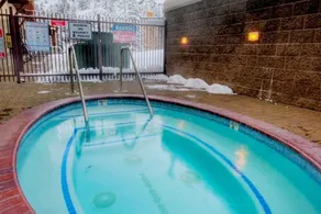Slopeside Location + Shared Outdoor Hot Tub - Image 4
