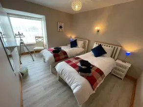 Comfortable 3 Bed,Entire Home with Double And Twin - Image 3