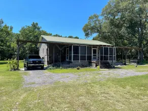 Beautiful brick home w/ large porch and 3 bedrooms - Image 2