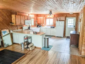 Peaceful Cabin Nestled on Robinson Creek - Image 3