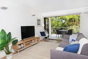Windmill 4 Two Bedroom Beachside Apartment on Parkyn Parade - Image 4