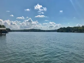 Stunning Hot Springs Getaway on Lake Hamilton - Image 2